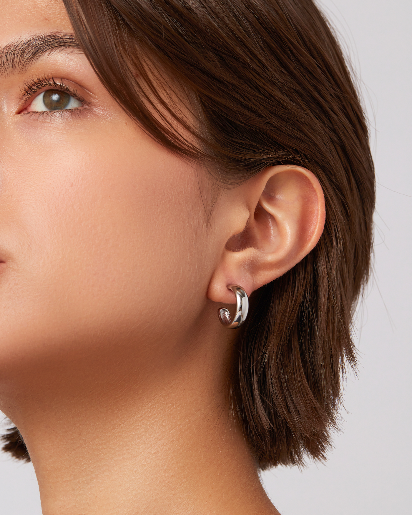 Staple Hoops Small Jewelry JENNY BIRD