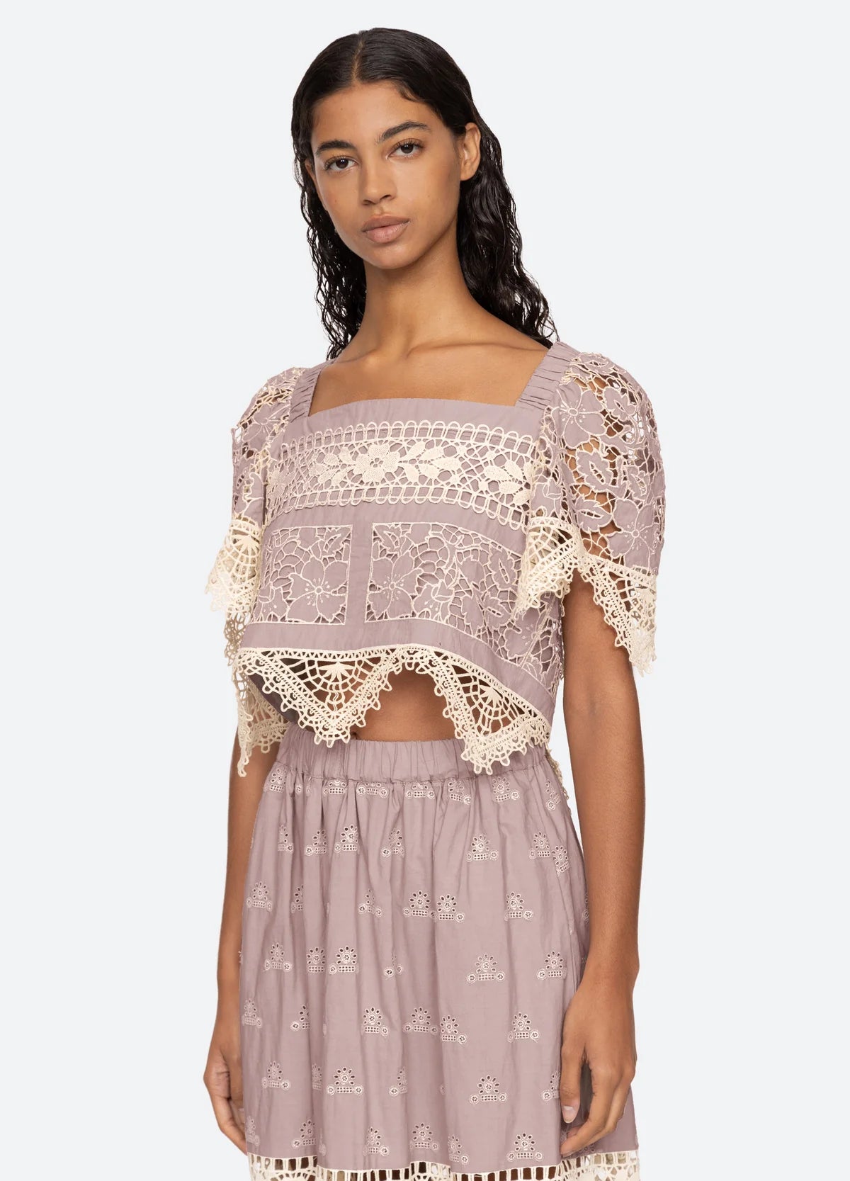 Joah Embroidery S/S Top W/ Tie Back  Sea Lilac S 