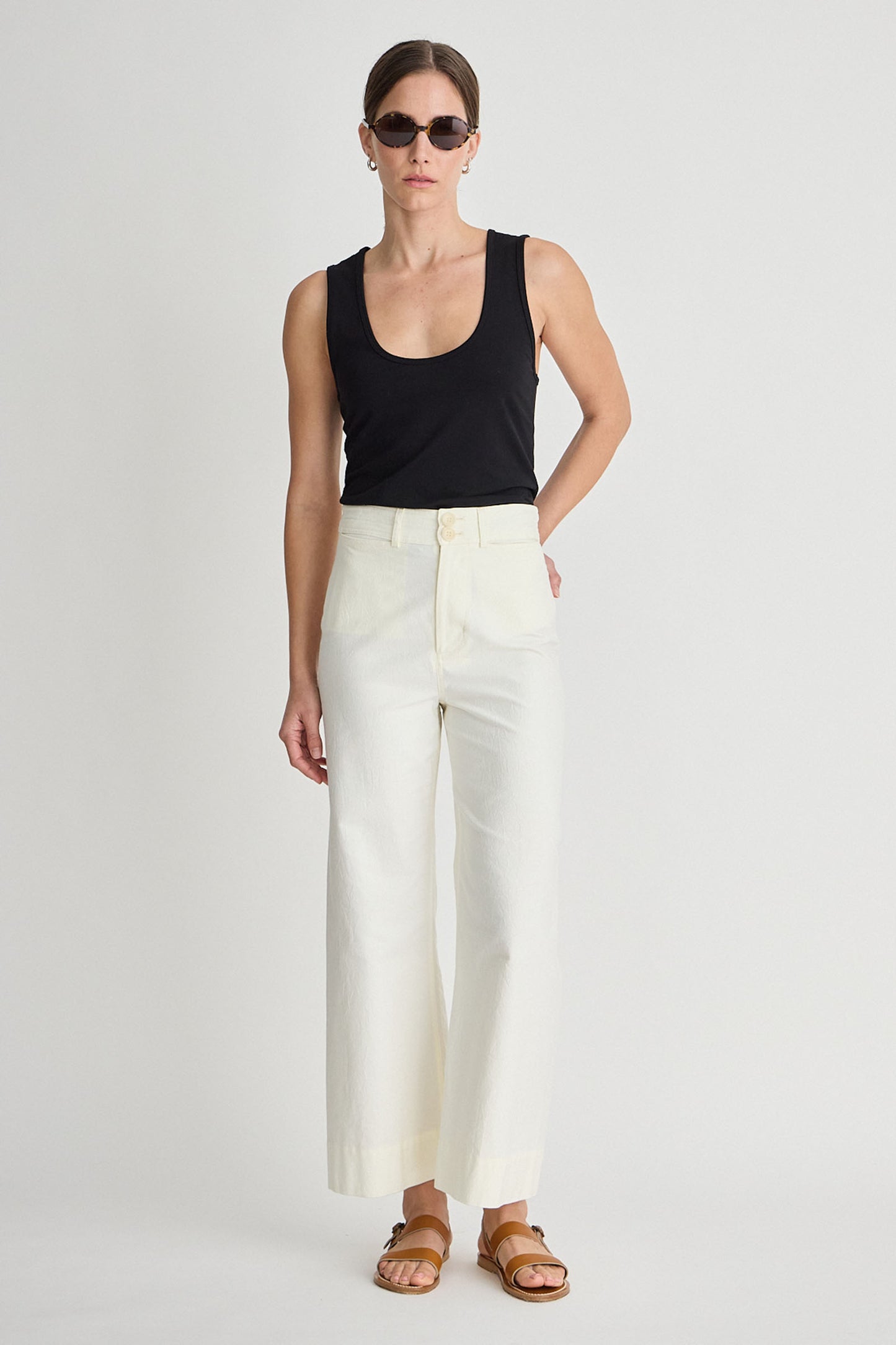 Cropped white pant