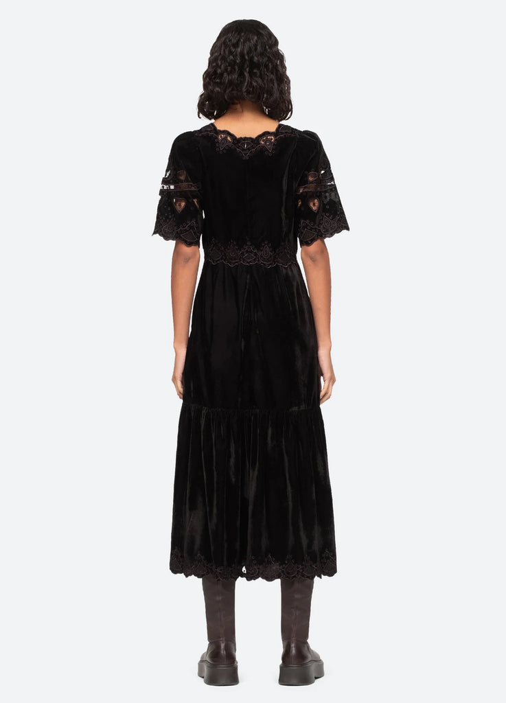 Eliana Embroidery S/Slv V-Neck Dress