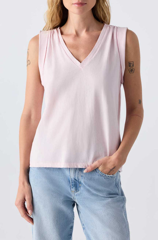 Dona Tee T Shirts AMO