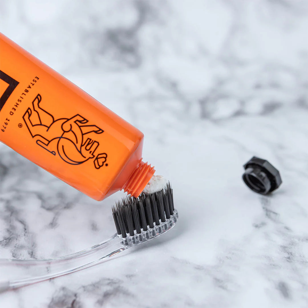Toothpaste with Linamel Skincare Linhart