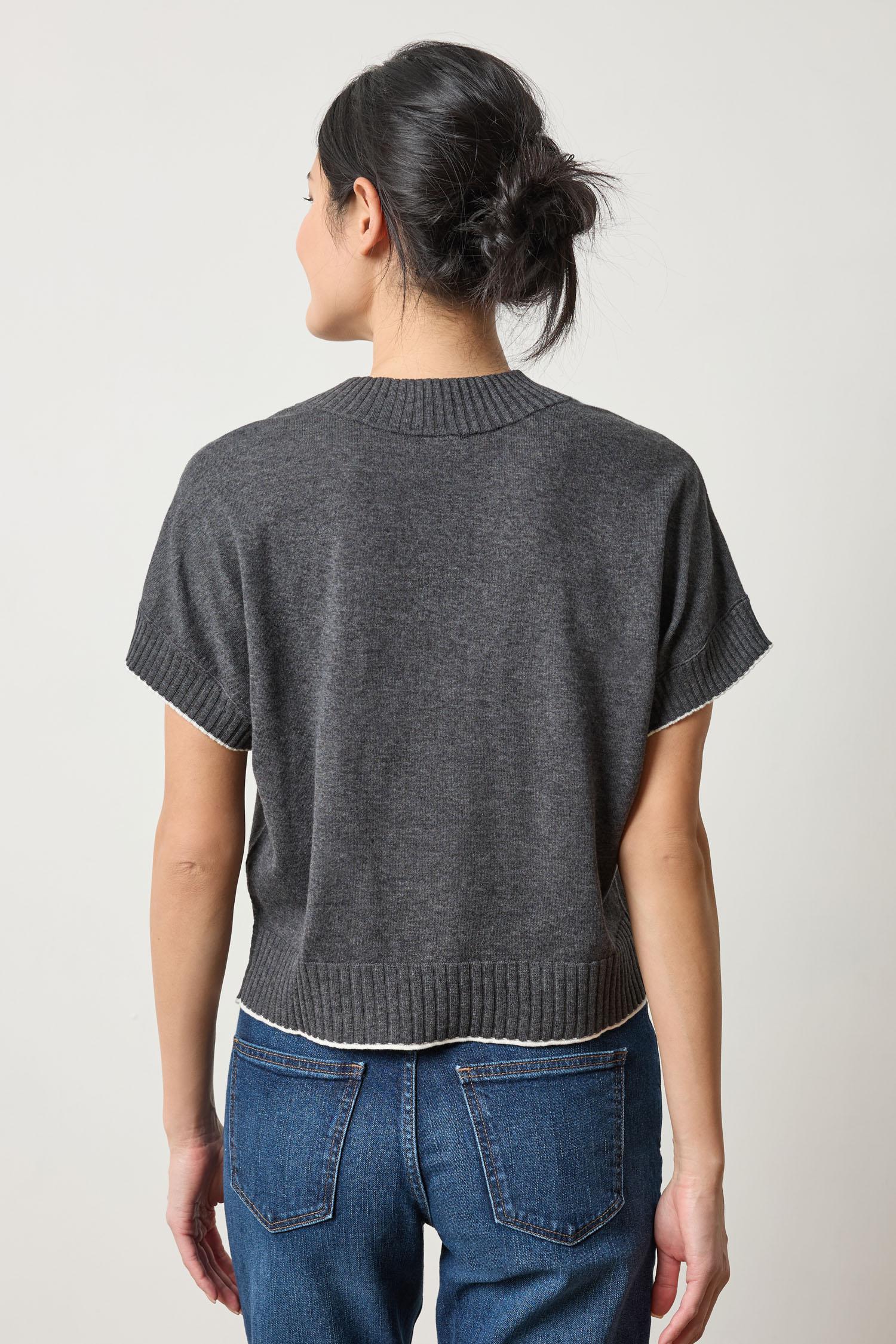 Short Sleeve V-Neck Pullover Sweaters Lilla P.