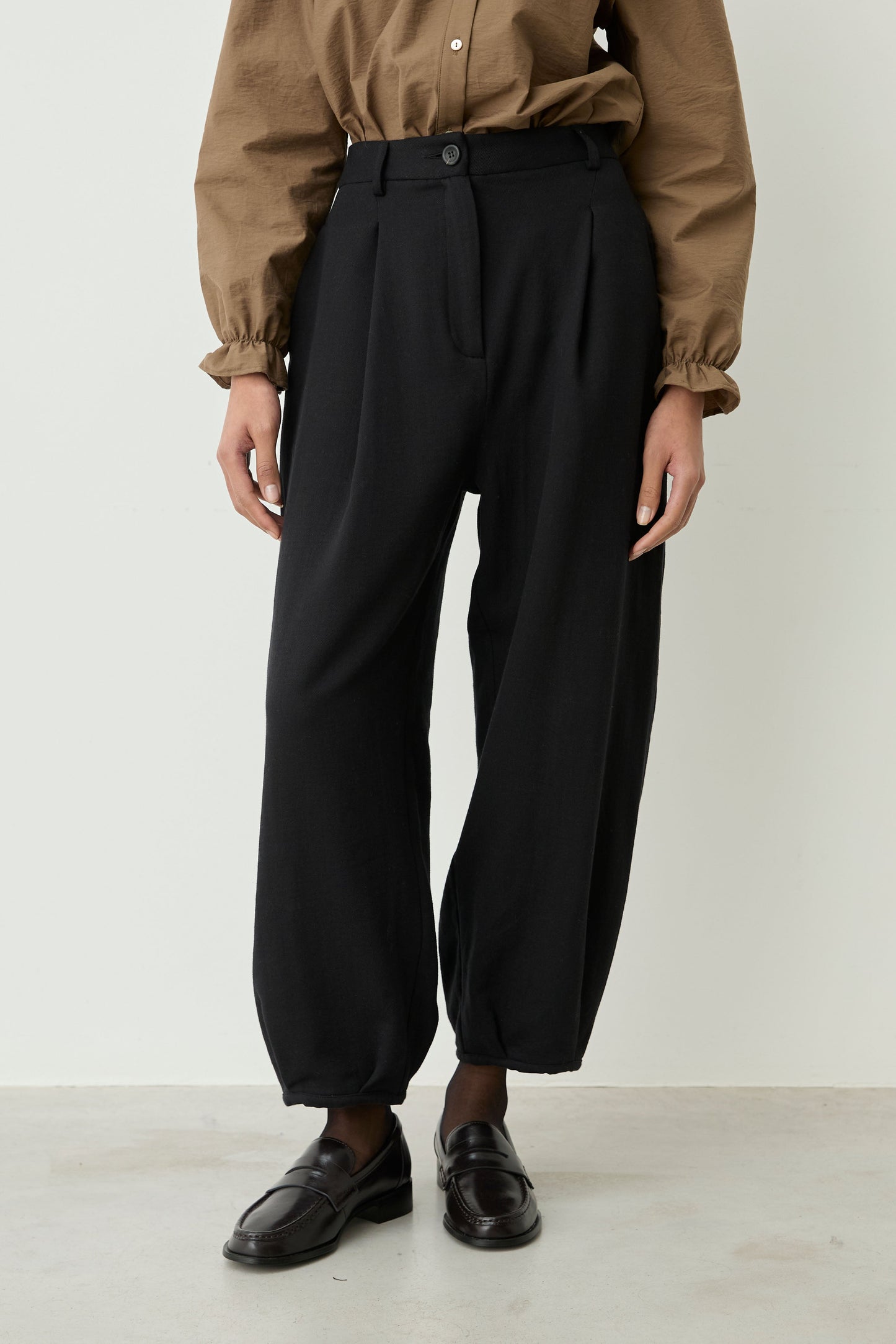 Women wearing Diarte black trousers