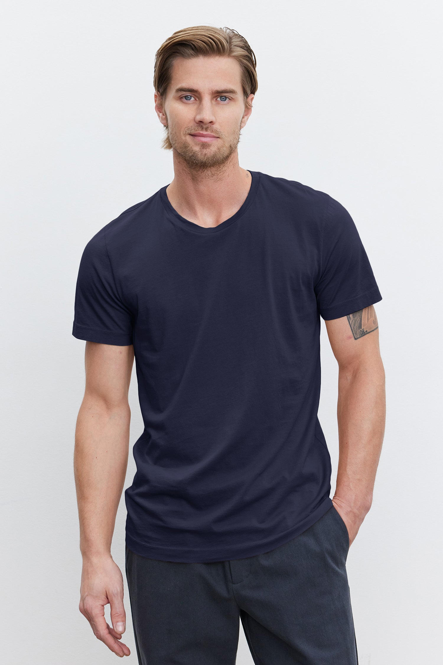 Howard T-shirt Tees Velvet by Graham & Spencer