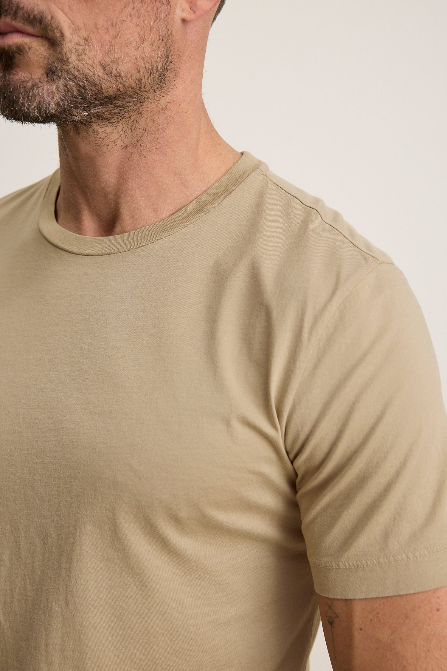 Howard T-shirt Tees Velvet by Graham & Spencer